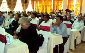 ເຜີຍແຜ່ລັດຖະທຳມະນູນໃຫ້ຜູ້ມີຍົດຖາບັນດາສັກ,ນັກບວດ